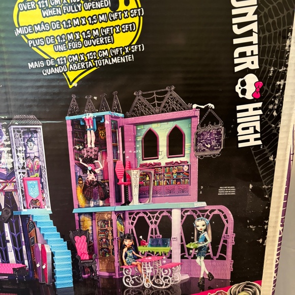 Monster High DELUXE High School 2 Storey Playset BRAND NEW - Picture 4 of 15
